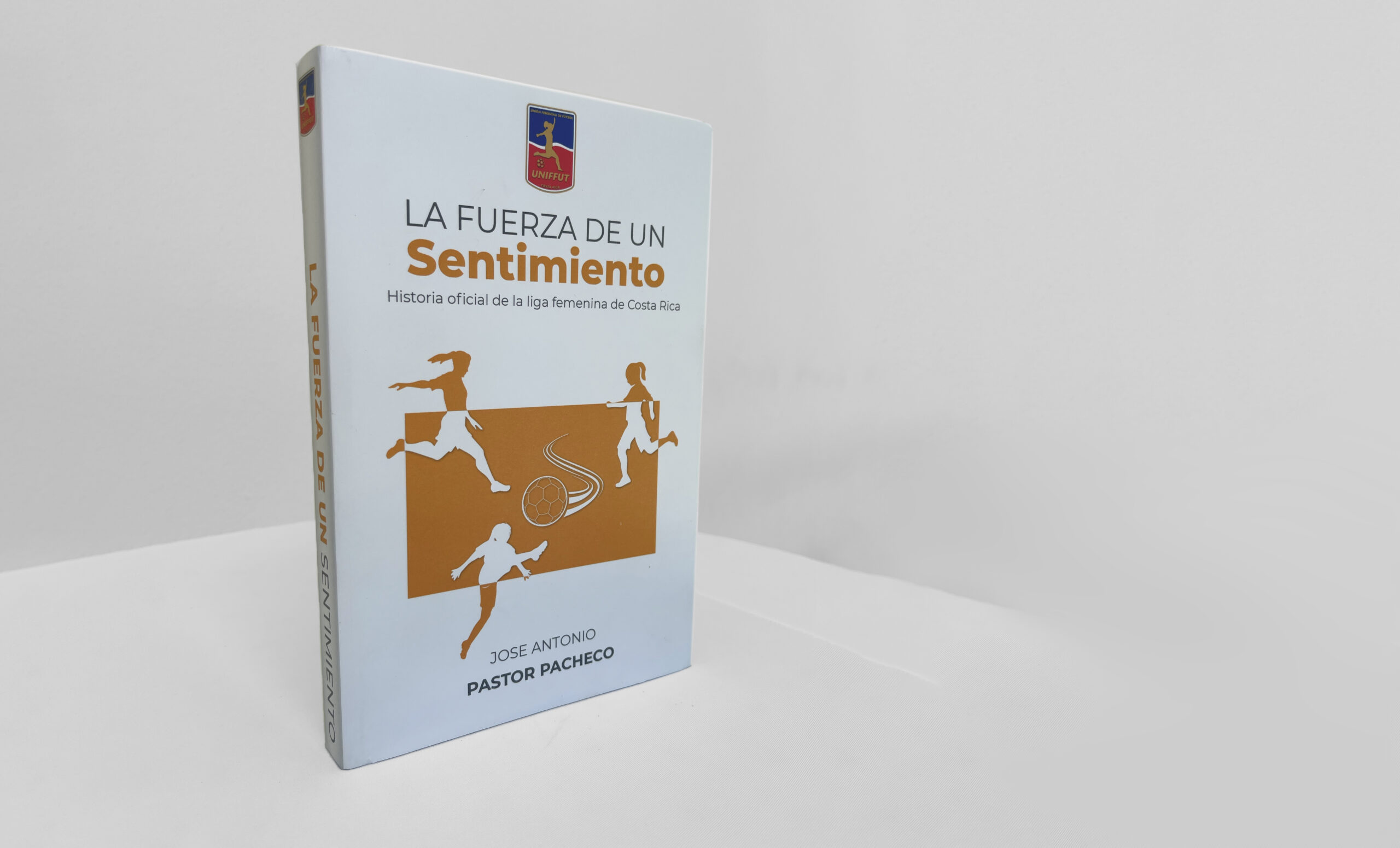 Ya disponible: “La fuerza de un sentimiento”, el libro de historia del fútbol femenino en Costa Rica